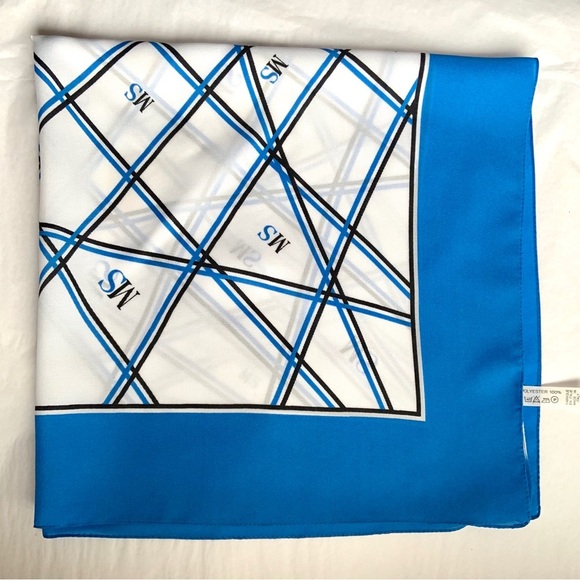 🛍🛍️ Vintage monogram scarf made in Italy - Picture 6 of 7